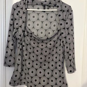 New Directions Black and White Geometric Blouse